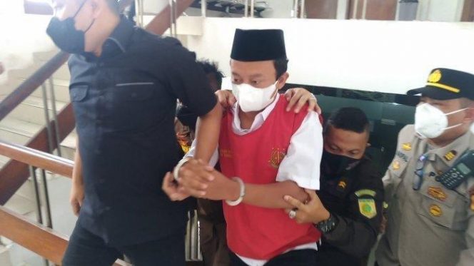 Terpidana Mati Herry Wirawan, Ditembak di Jantung dengan Jarak 5 Meter