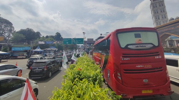 One Way Jakarta Arah Puncak Dimulai, Gadog Macet Parah