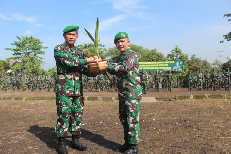 417 Prajurit Baru Bekang TNI AD Gelar Tradisi Korps Pembaretan