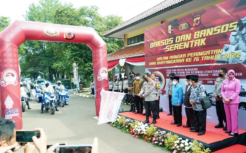 Polda Jabar Sebar Ribuan Paket Sembako