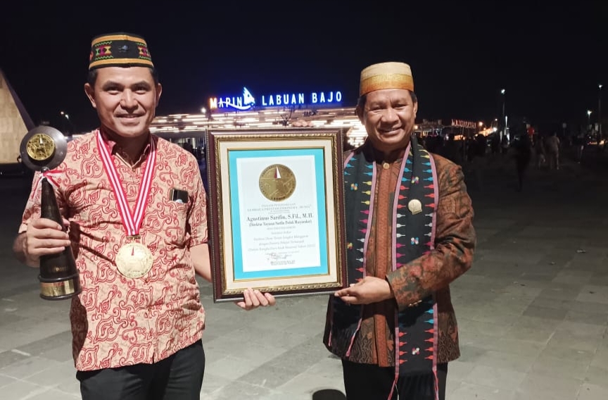 Agustinus Sarifin Raih Penghargaan dari LEPRID Di Waterfront City Labuan Bajo