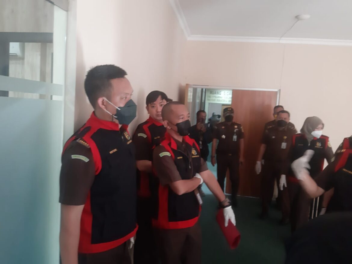 Kejari Prabumulih Geledah Kantor Bawaslu Sumsel
