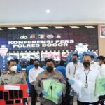 polres-bogor-saat-konferensi-pers-pelaku-pemalsuan-sertifika-5jf3