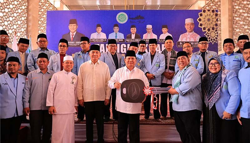 Prabowo Sumbang 25 Mobil Operasional Untuk 100.000 Masjid