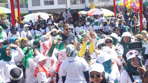 Hari Santri, Ketua Pertimbangan Nasdem Jabar Jalan Santai