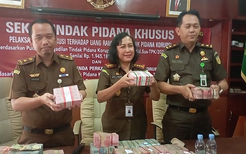 Kejari OKU Setor Rp1,9 Miliar dari Kasus Korupsi di Dispenda