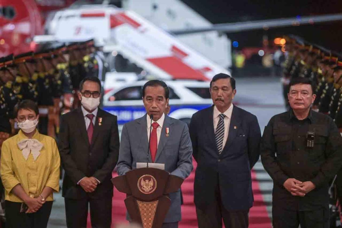 Bertolak dari Kamboja, Rombongan Jokowi Tiba di Bali