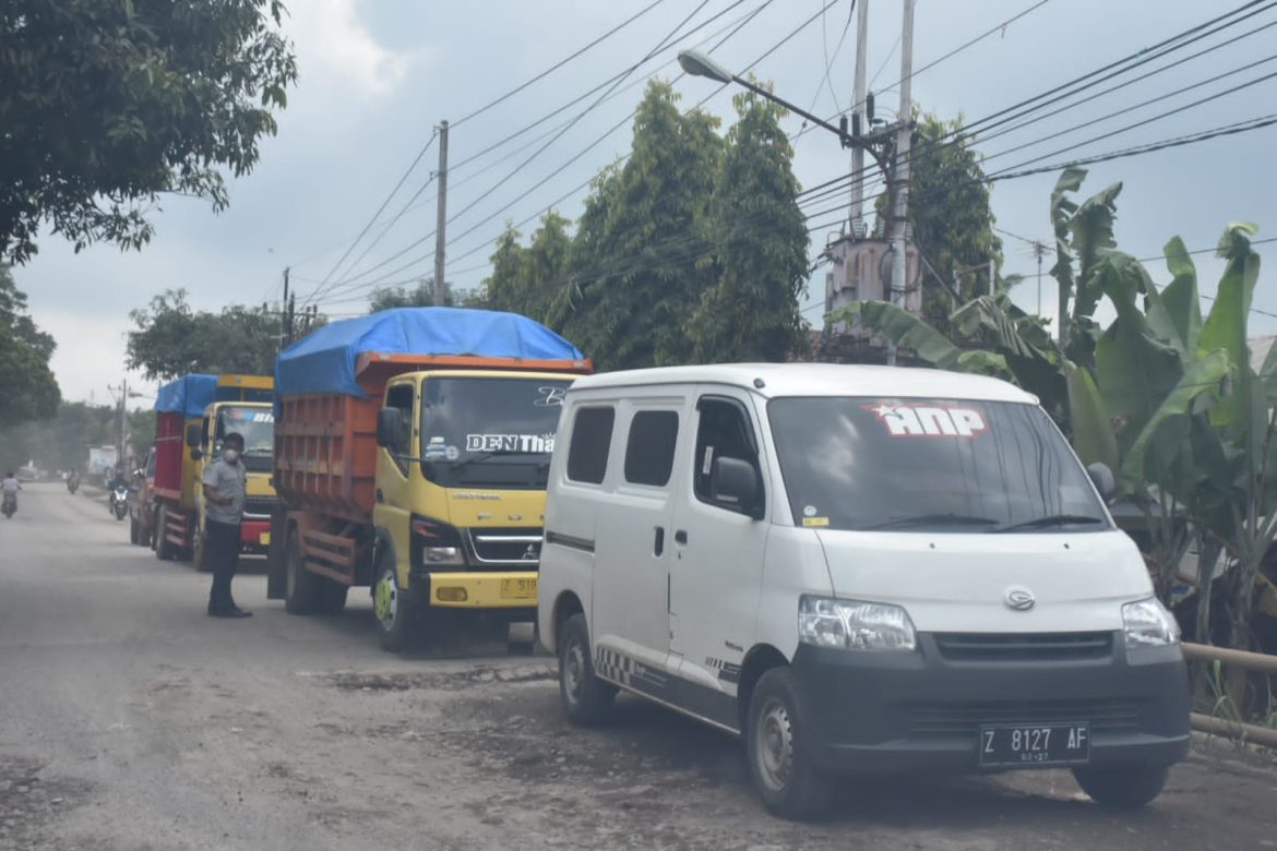 Dikeluhkan Warga, Jalan Legok-Conggeang Segera Diperbaiki