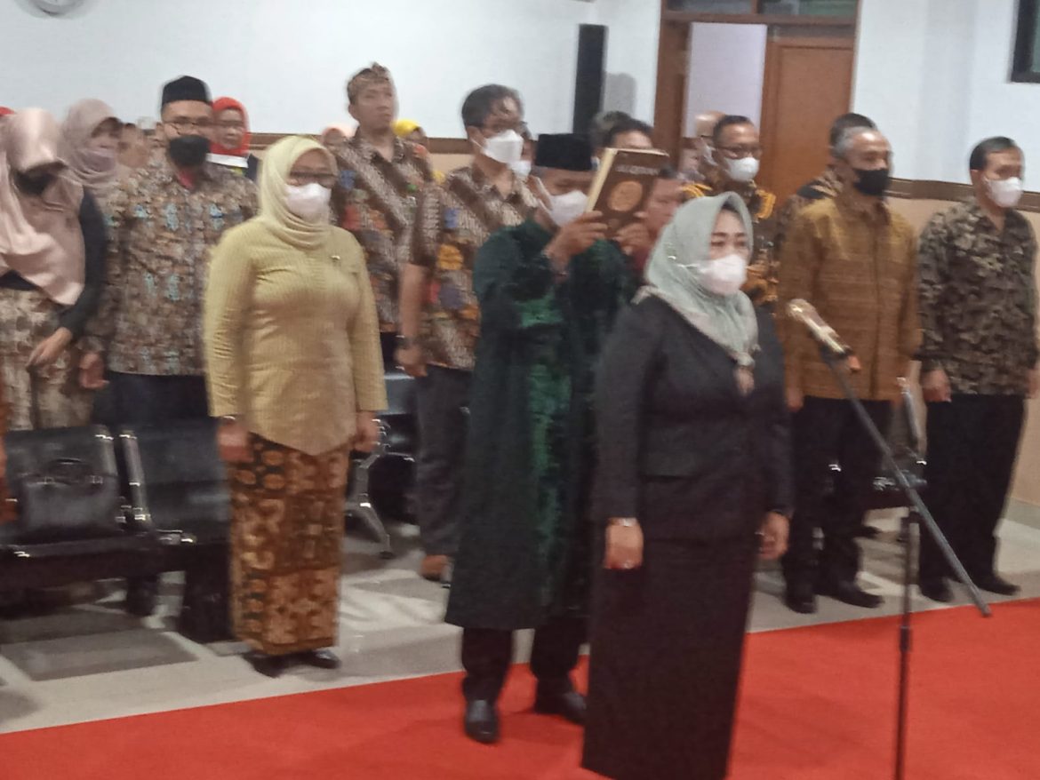 Nina Yayu Maesaroh Jabat Panitera Muda Pidana PN Purwakarta