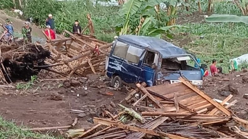 Kampung di Pangatikan Garut Diterjang Banjir