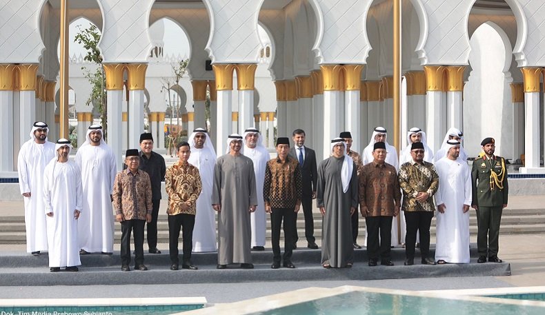 Prabowo Dampingi Jokowi Resmikan Masjid Raya MBZ di Solo