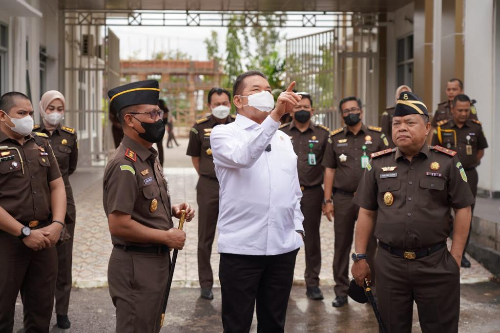 Kajagung Tekankan Disiplin Pegawai Saat Kunker ke Kejari Banyuasin