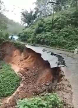 Jalan longsor di Tapsel Sumatera Utara