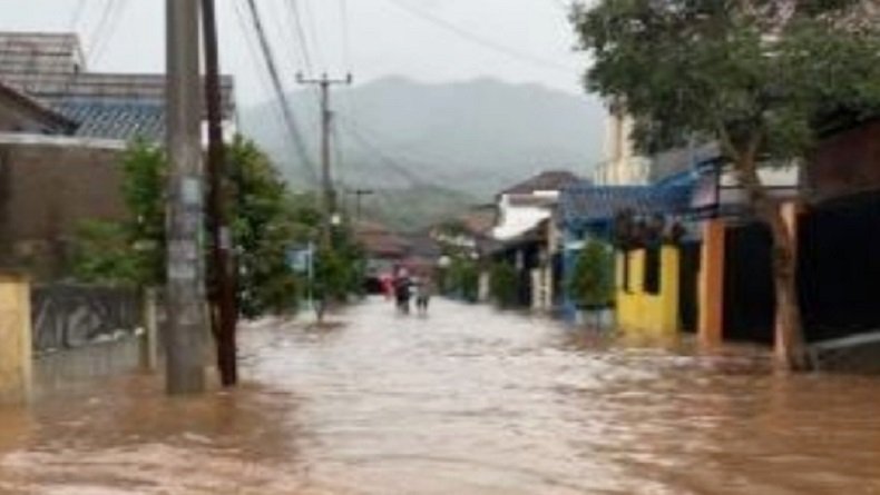 Banjir dan Longsor Sumedang, Tim SAR Cari Warga Hilang