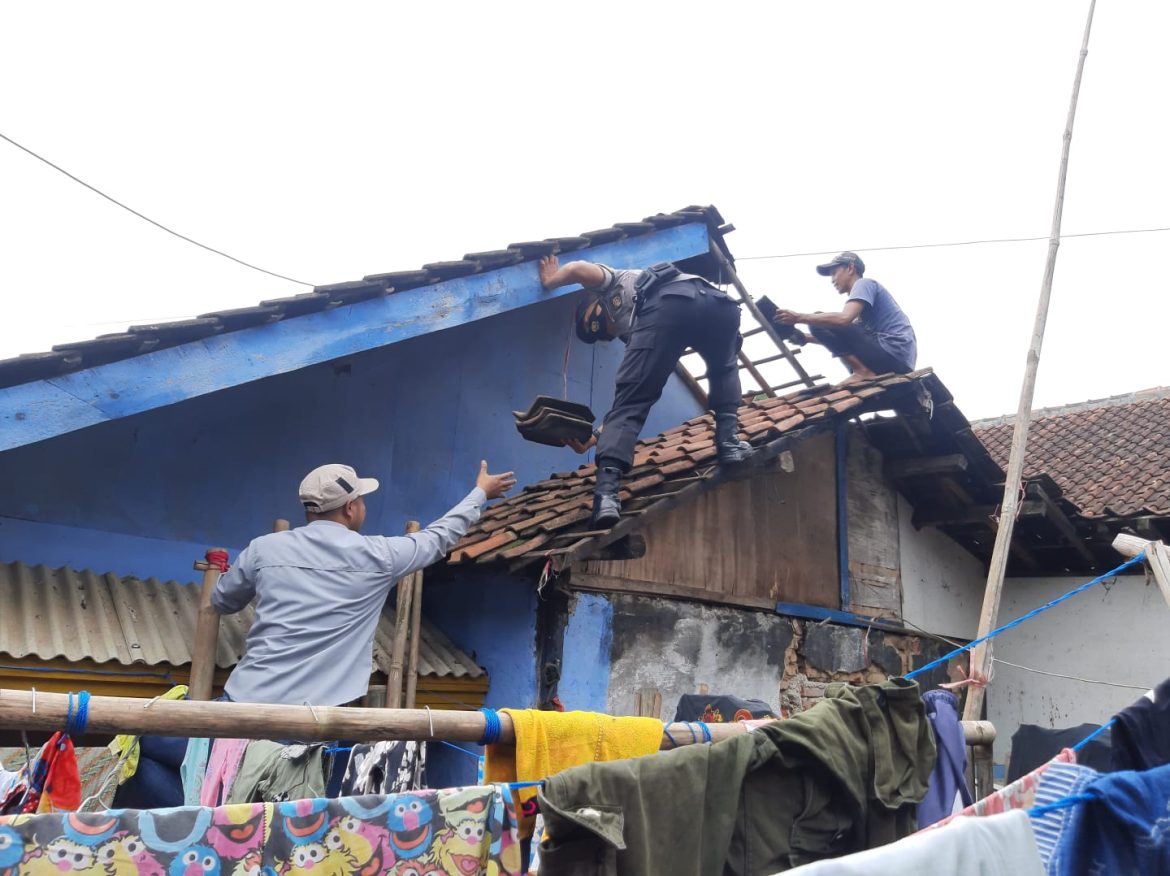Kerja Bakti Pasca Bencana Angin Puting Beliung Desa Sindulang