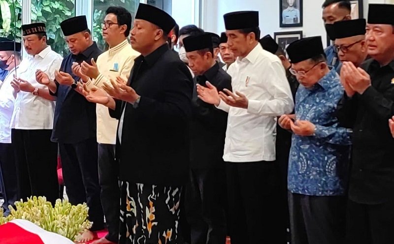 Ayah BG Meninggal, Jokowi Takziah ke Rumah Duka