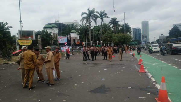 Demo Kades di Depan Gedung DPR Bubar Usai Tuntutan Diterima