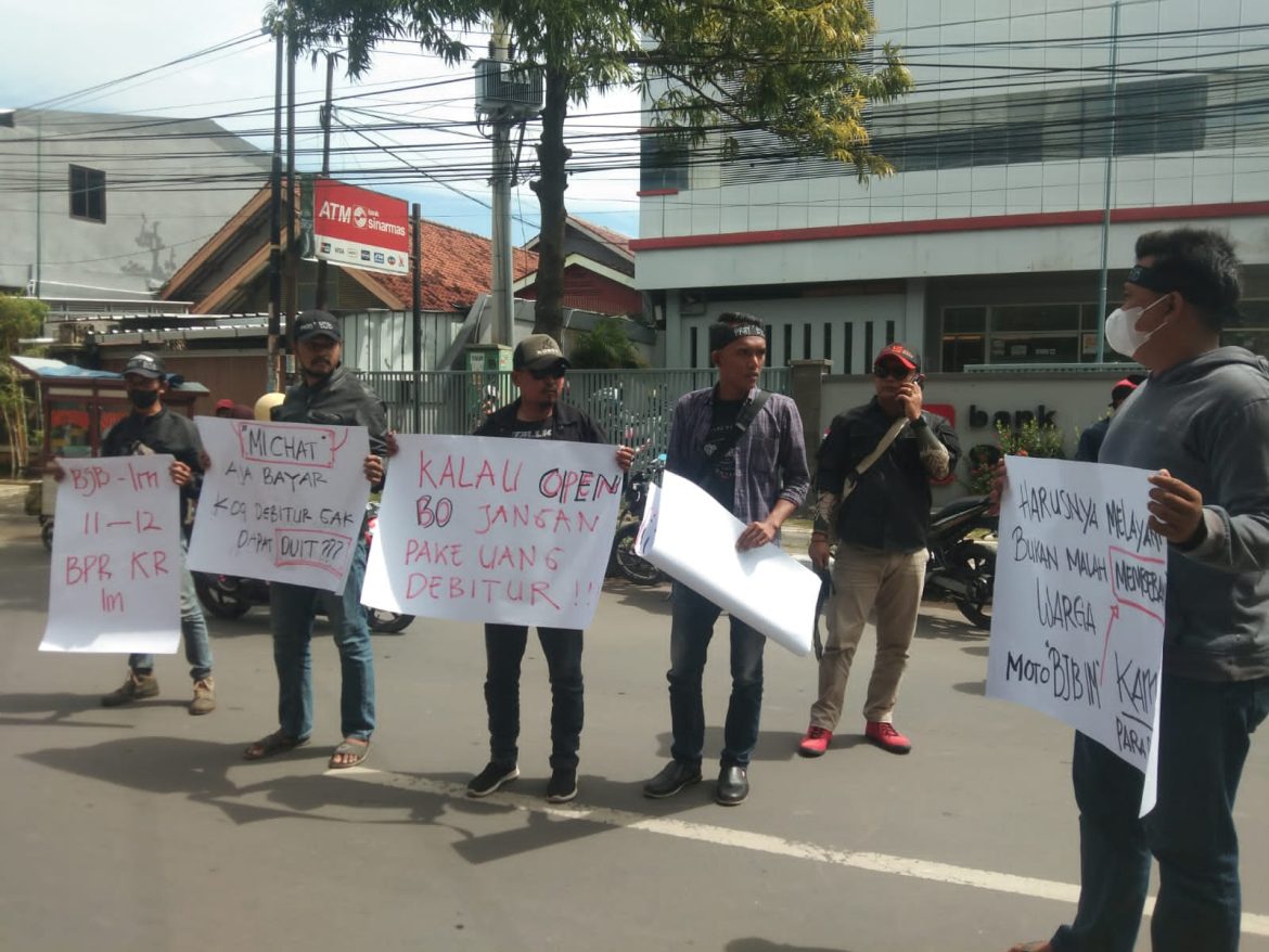 Aksi FPI di Kantor BJB Indramayu Terkait Dugaan Kredit Fiktif