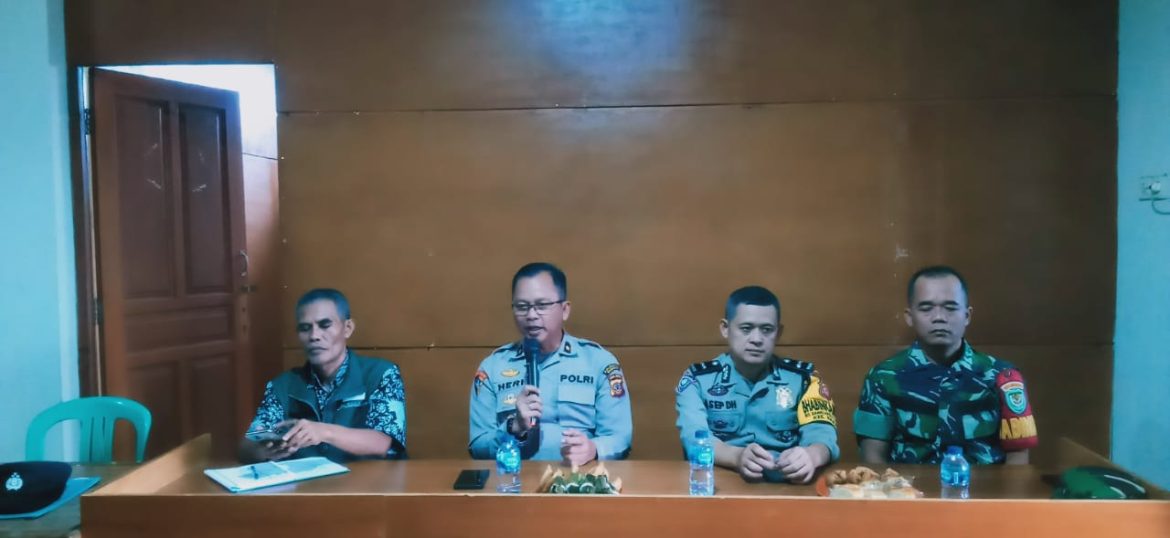 Polsek Banjaran Gelar Pengarahan Satlinmas di Desa Kamasan