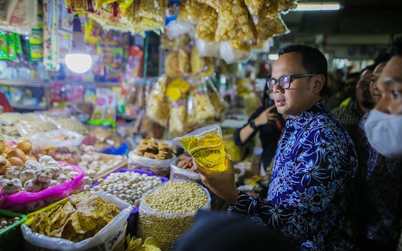 Wali Kota Bogor Bima Arya Sidak Minyakita di Pasar