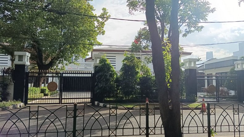 Suasana Rumah Dinas Jhoni Plate, Jelang Pemanggil