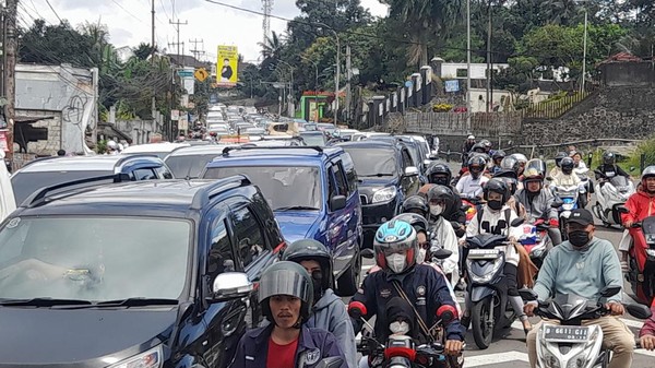 32 Ribu Kendaraan Padati Kawasan Puncak