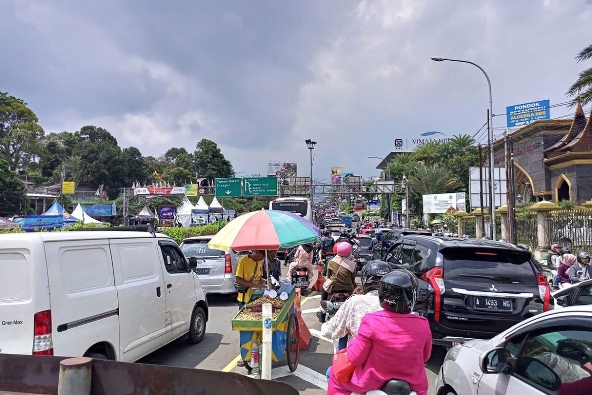 Puncak Macet, Pengendara Memilih Putar Balik