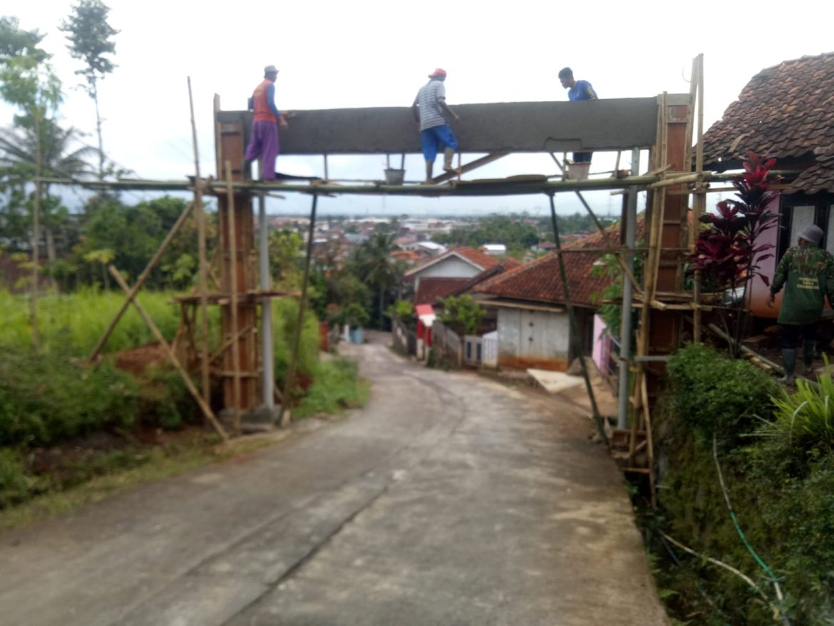 Desa Pasirnanjung Bangun Gapura Pembatas Desa