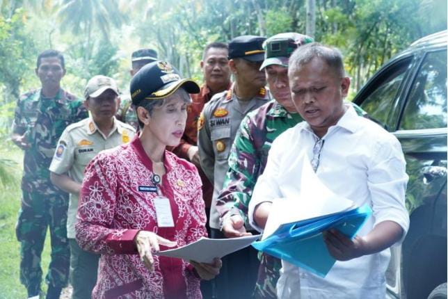 Tinjau Tambak Udang, Pj Bupati Pastikan Pengelola Kantongi Izin