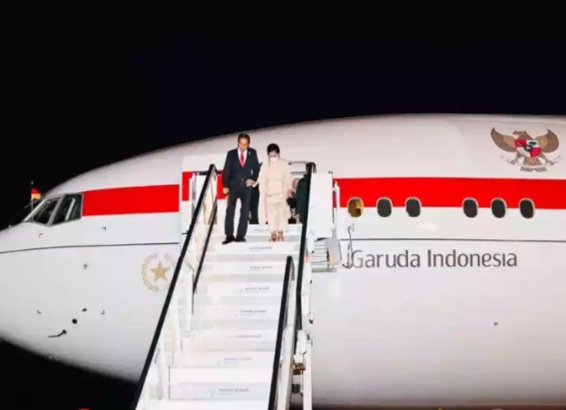 Presiden Jokowi dan Ibu Iriana Tiba di Hannover Jerman