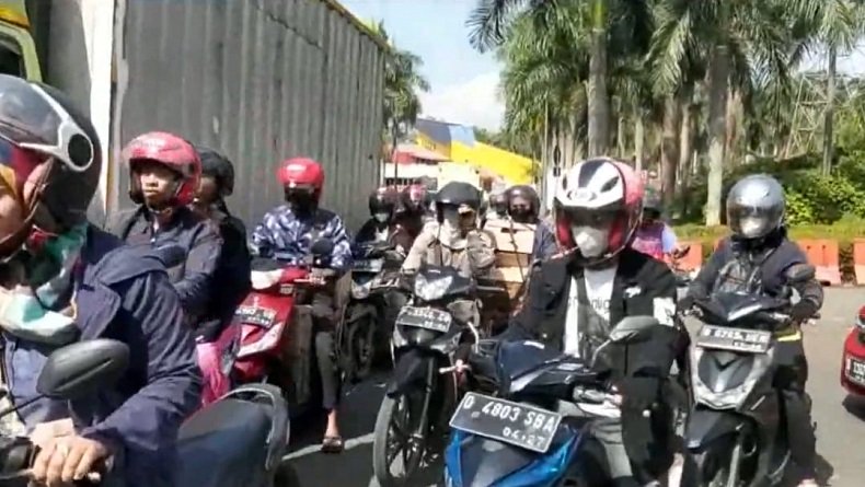 Ribuan Motor dari Selatan ke Barat Padati Padalarang