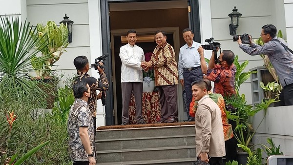 Prabowo Tiba di Kediaman Wiranto