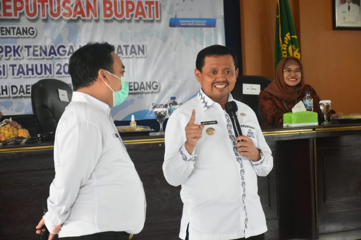 Bupati Serahkan 163 SK PPPK Tenaga Kesehatan