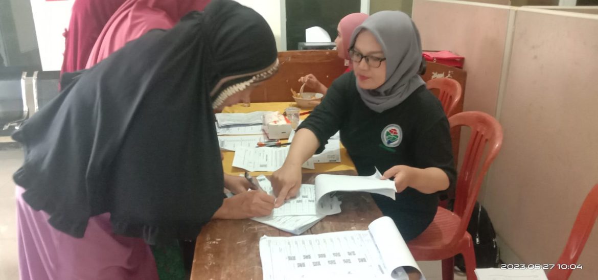 Kerjasama Pemdes Ciadeg dengan PT. Pos Salurkan Beras ke 655 KPM