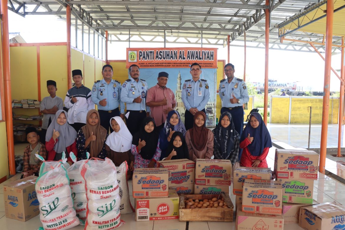 Imigrasi Cilacap Rutin Berbagi Sesama