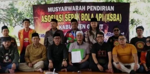 ASBA Jadi Wadah Para Penggiat Sepak Bola Api di Garut