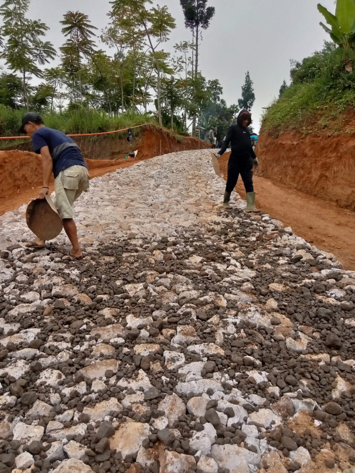 Pembangunan Jalan Wisata Desa Sukamaju Kadudampit