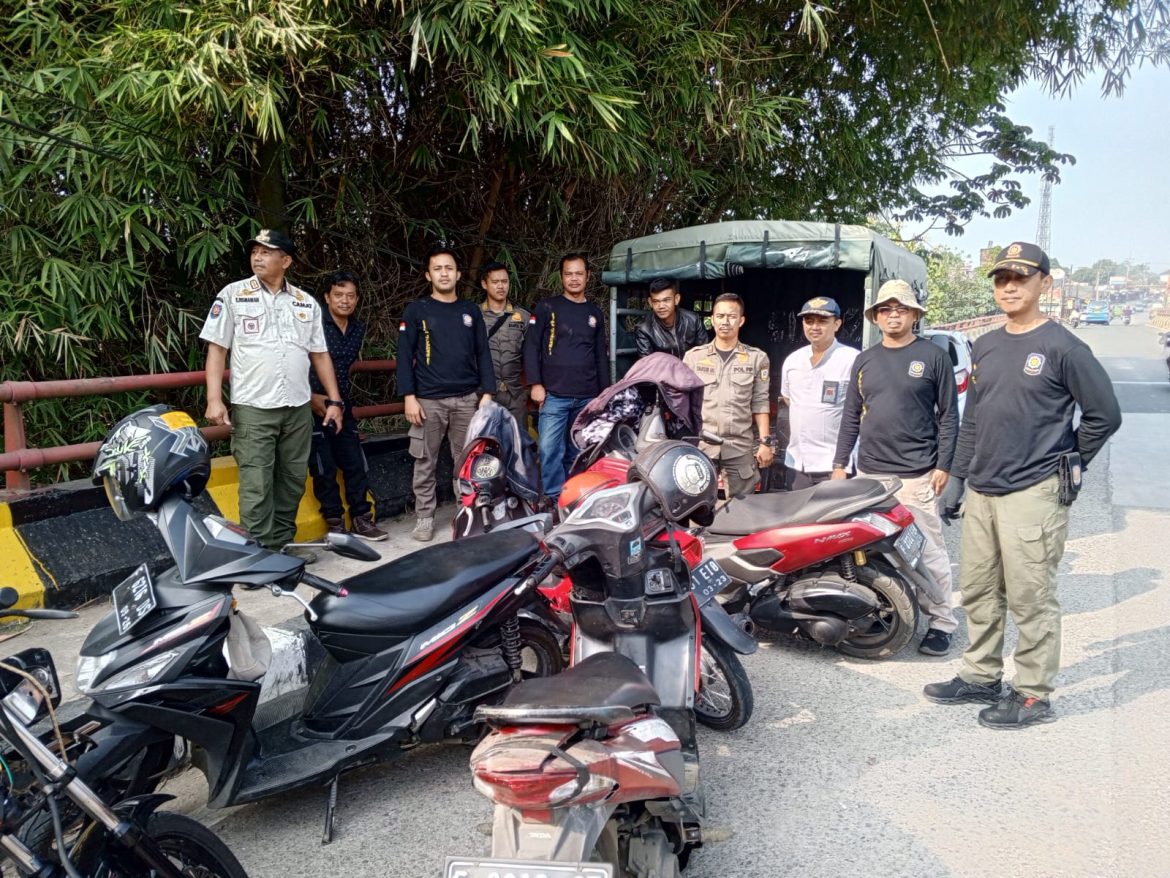 Antisipasi Ulah Oknum Nekat Satpol PP Kecamatan Caringin Rela Jaga Tiap Hari & Pasang Sepanduk