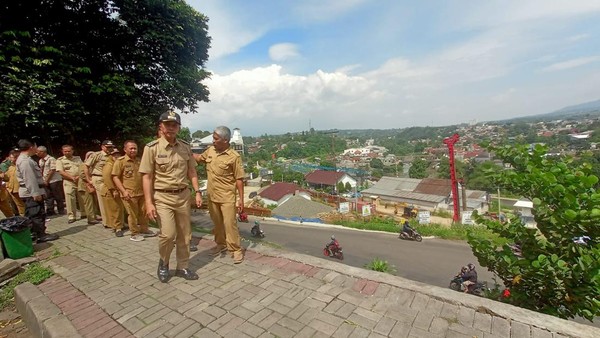 Bima Arya Tinjau Lokasi Revitalisasi Pedestrian Lawang Gintung