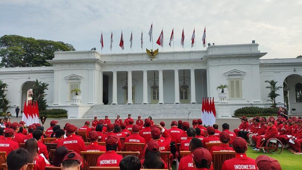 Jokowi Serahkan Bonus Rp 320,5 Miliar ke Atlet ASEAN