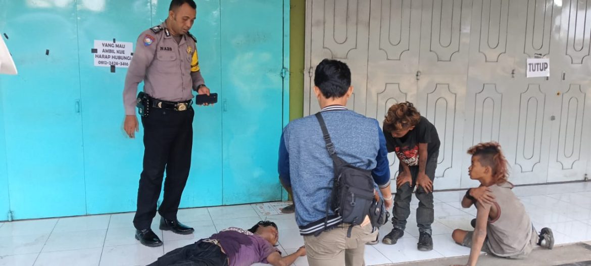 Diduga Overdosis, Polsek Pangandaran Evakuasi Korban