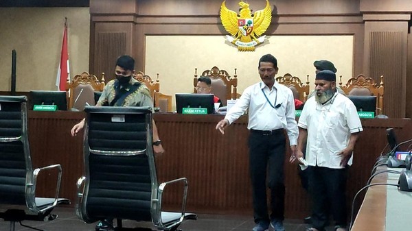 Lukas Enembe Hadiri Sidang Lanjutan Kasus Suap