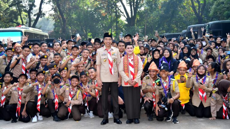 Presiden dan Ibu Negara Tinjau Raimuna Nasional XII