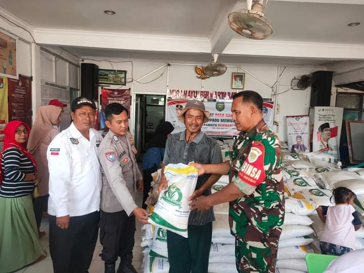 Pembagian Bantuan Pangan Non Tunai Desa Karang Song Indramayu