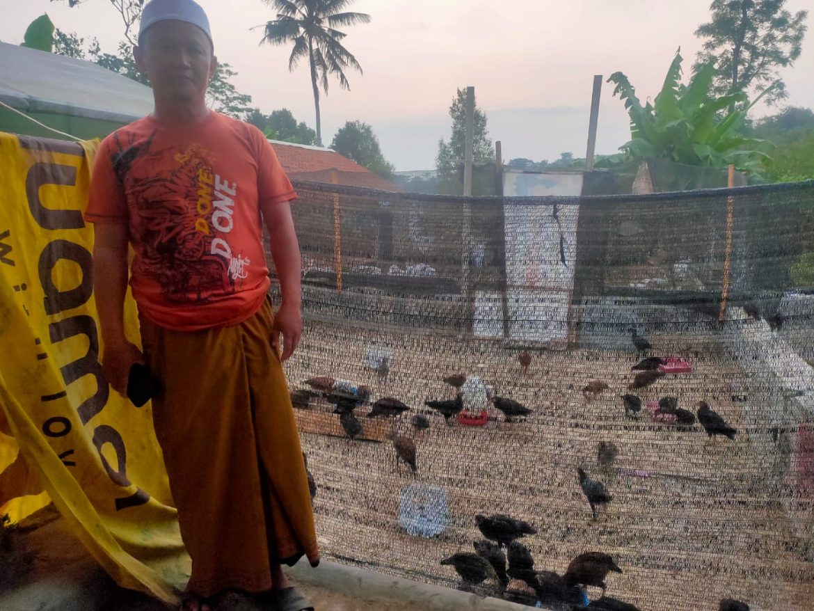 Kelompok Santri Millineal Yaspi Undrus Kadudampit Dapat Bantuan Ternak Ayam