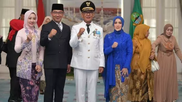 Ridwan Kamil Lantik Iwan Setiawan Jadi Bupati Bogor Definitif