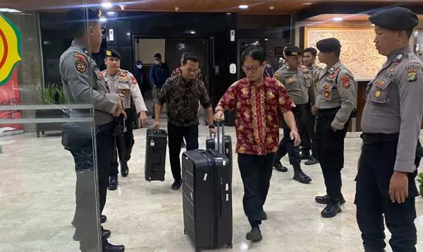 14 Jam KPK Geledah Gedung Kementan