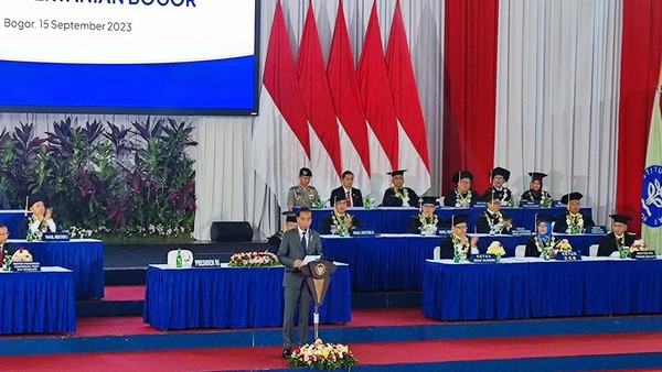 Jokowi Hadiri Sidang Terbuka Dies Natalis ke-60 IPB