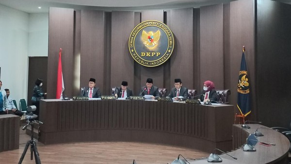 DKPP Gelar Sidang Kode Etik Komisioner KPU soal Akses Silon