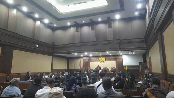 Enembe Kembali “ngamuk” Dipersidangan